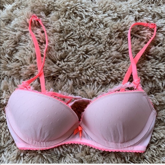 SUPER CUTE Victoria Secret Padded Demi Lace Bra - Picture 1 of 4